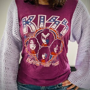 Vintage graphic t-shirt with crochet sleeves (TM)