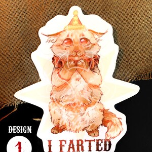 K&ouml;nnte beinhalten: Ein Aufkleber mit einer Cartoon-Katze, die einen Partyhut tr&auml;gt und ihre Pfoten zusammenh&auml;lt. Die Katze ist orange und wei&szlig; und hat gro&szlig;e, runde Augen. Der Text "I FARTED" ist unter der Katze gedruckt. Der Aufkleber ist 9 cm x 7,8 cm gro&szlig;.