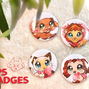 Puede incluir: Cuatro insignias redondas blancas con ilustraciones de animales de dibujos animados coloridos. Las insignias presentan un perro marrón, un león, un gato y un perro con un lazo rosa. El texto "LPS BADGES" es visible en la esquina inferior izquierda de la imagen.