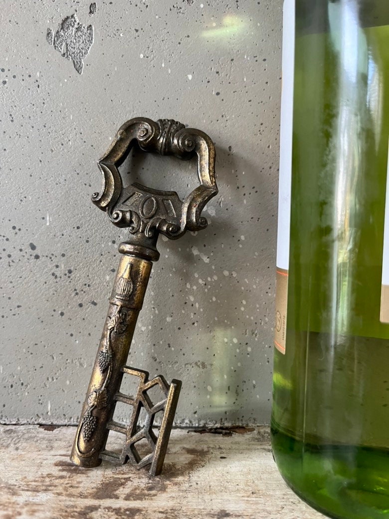 Antique, Vintage Wine Bottle Opener, Brass Corkscrew, Wine Bottle Opener in  Key Shape, 1970s, Italy, Christmas Gift -  India