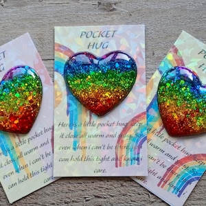 Jeton coeur câlin en résine scintillant arc-en-ciel de poche