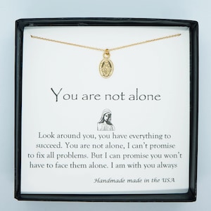 Ensemble de cartes avec collier vierge, petit pendentif ovale avec breloque Vierge Marie, collier délicat pour filles, idée cadeau première communion, collier délicat