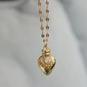 Gold Vial Pendant Necklace doesn’t open : Arab Inspired Bottle Design
