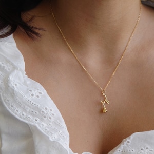 Delicate Rose Necklace Mother&#39;s Day Gift for Her Rose Necklace Gold Jewelry Rose Pendant Necklace Dainty Jewelry