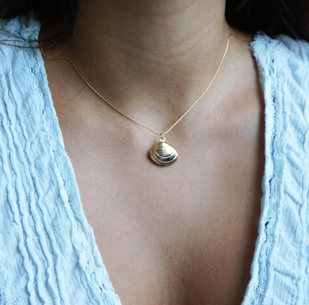 Large Gold Shell Gold Shell Pendant Necklace: Dainty Beach Jewelry - Etsy