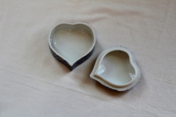 vintage blue flower ceramic heart shaped jewelry … - image 4