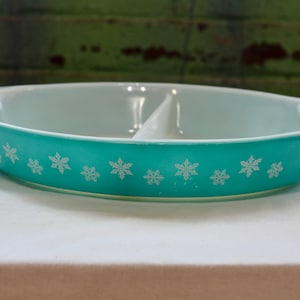 Pyrex Turquoise Snowflake divided casserole serving dish 1956