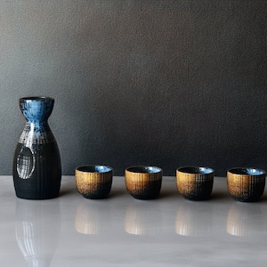 Traditionelles schwarzes Japanisches Sake Set | Retro Style Keramik Sake Set Tassen und Flasche | Elegantes Sake Dekanter Set | Asiatische Weinkaraffe mit Tassen