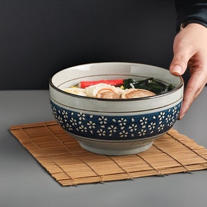Tazón de ramen japonés: tazón de fideos de porcelana azul de 1,2 litros con flores de cerezo
