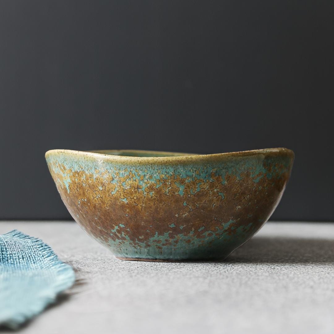 素朴な手作り陶器ボウル 素朴な手作り陶器ボウル