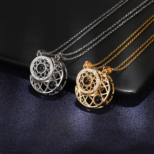 Soleil + Lune (2 pièces), collier magnétique pour couple, colliers assortis, colliers pour couple en 100 langues, meilleur cadeau pour homme et femme.