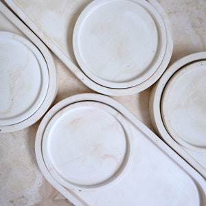 Ovalt gipsfatset – Minimalistiska smyckes- och nyckelfack för smyckesbord, ljus och dekoration