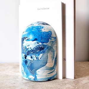Fermalibri in marmo blu: decorazioni per la casa in gesso fatte a mano