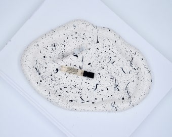 White with small black dots irregular tray, irregular oval or round trays, aestetetic and asymmetric design trays, jesmonite trays