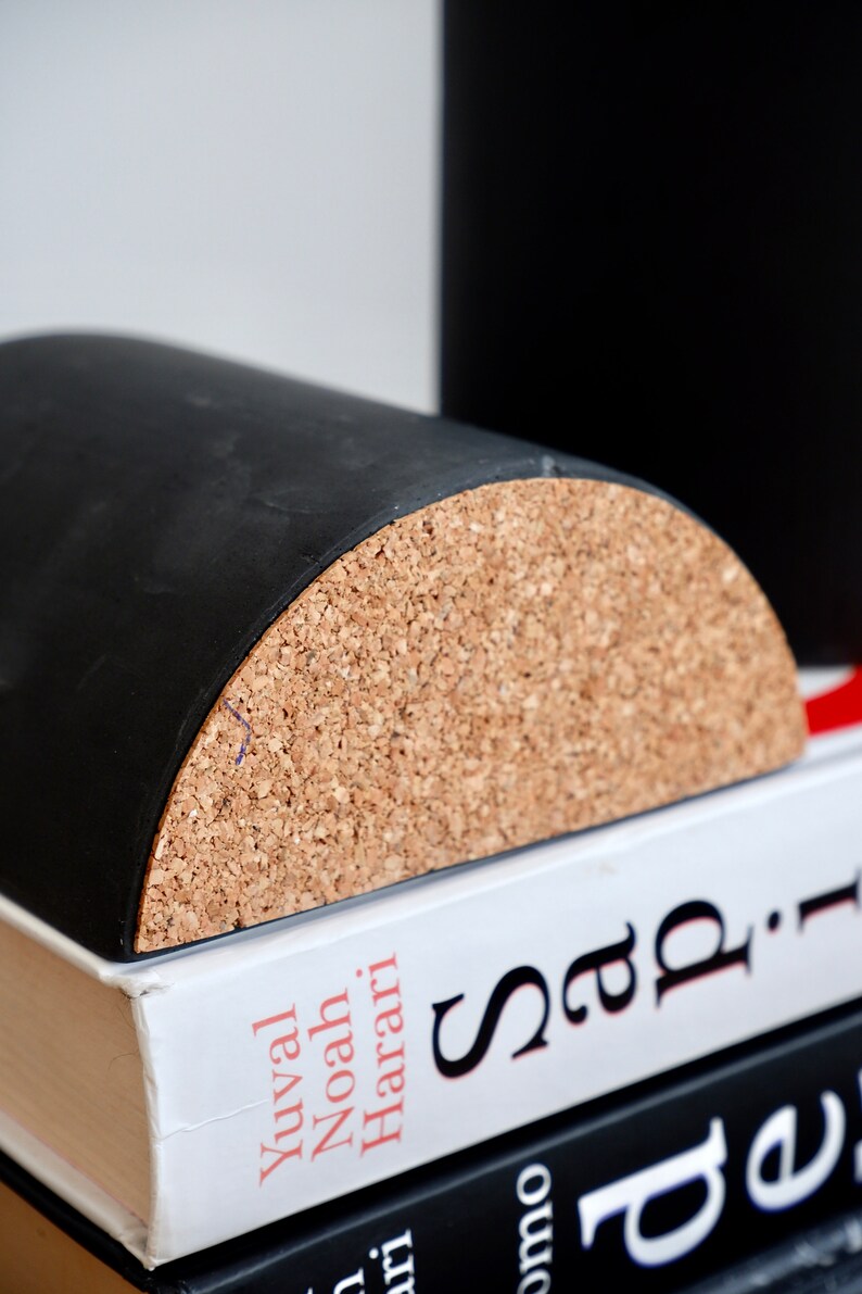 Modern Design Black Bookends Set, Perfect as Housewarming Gift for Ypur