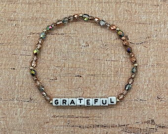 Pulsera de palabras - Agradecida - Inspiradora - Pulsera motivacional - Pulsera apilable - Regalo - Pulsera de cuentas