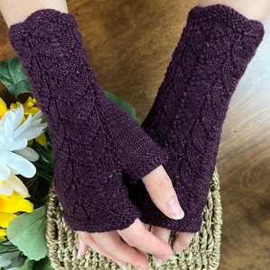 Knitting Pattern "Ashlyn Mitts"