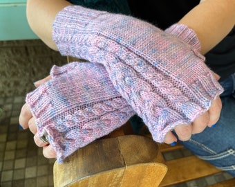 Knitting Pattern "Kairi Mitts"