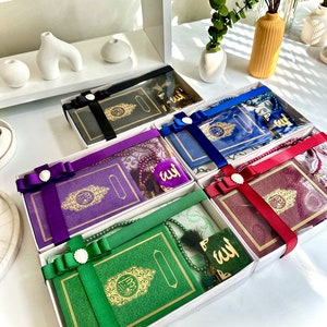 Essentials › Prayer Mats › Prayer Mat And Tasbih In Cylinder Gift Box - Foto 9