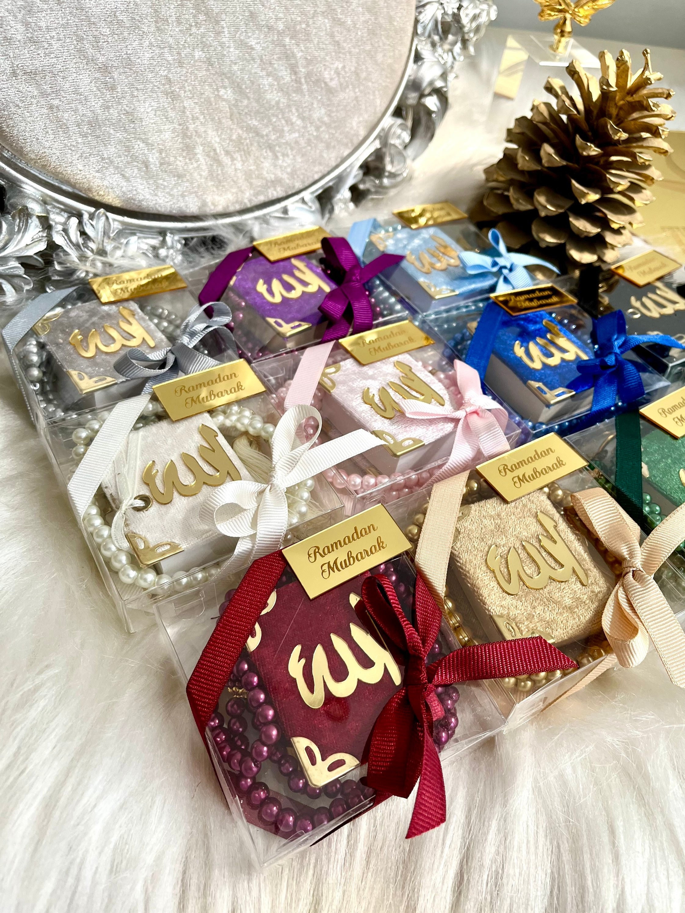 MEWTOGO 16 Pcs Eid Mubarak Paper Gift Bags, Reusable Muslim Ramadan Goodies Bags With Handle In 4 Styles, Eid Al-Adha Party Favor Bags For Treat Candy Eid Decoration Party Supplies In