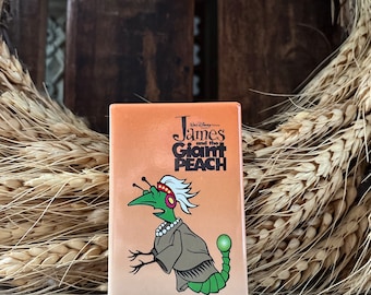 Pin vintage de James y el melocotón gigante: promoción de la película "El Sr. Saltamontes"