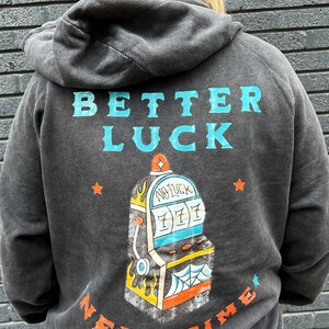 Sudadera con capucha estilo vintage "Better Luck Next Time" / Sudadera con estampado 777 para él o ella / Diseño de tatuaje tradicional americano / imagen 4