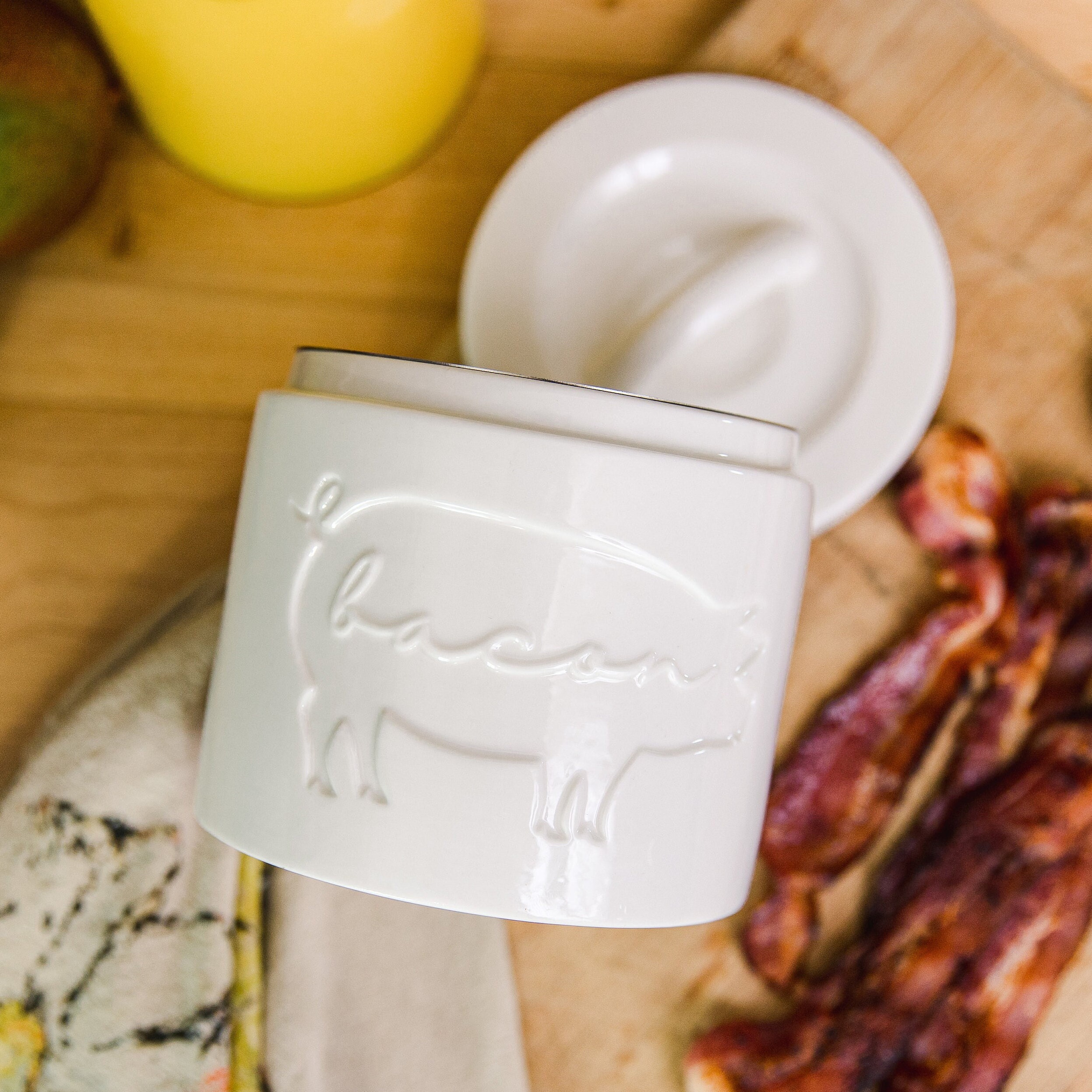  Bacon Grease Saver with Strainer, Bacon Grease Keeper for Bacon  Drippings, Rustic Farmhouse Ceramic Bacon Fat Container with Food-Grade  Silicone Spatula Thanksgiving Christmas Gift: Home & Kitchen
