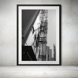 Stampa in bianco e nero del vicolo del teatro e della scala antincendio di Chicago - Fotografia di Chicago, architettura urbana, arte murale di Chicago