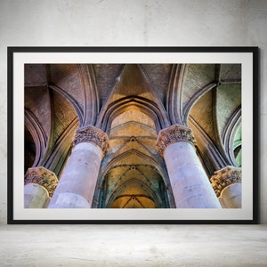 Interno della Cattedrale di Reims: maestosa stampa fotografica a colori dell&#39;architettura gotica. Fotografia francese, chiese francesi, monumenti storici