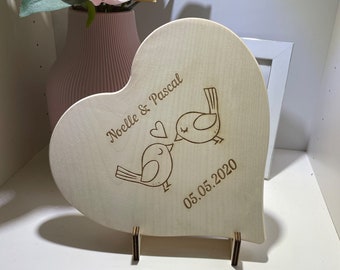 personalisiertes Herz aus Holz mit Wunschname und Datum, Romantisches Geschenk für Liebespaare, Valentinstag, Jahrestag, Hochzeit, Verlobung