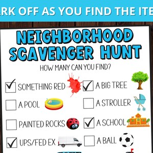 Op de afbeelding: Een witte, afdrukbare speurtochtchecklist met blauwe en zwarte tekst. De titel luidt "Neighborhood Scavenger Hunt". De checklist bevat items als "Something Red", "A Big Tree" en "A School". Een gele potlood staat op de achtergrond.