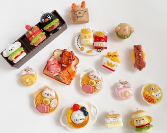 Amuletos de comida Kawaii: Miniaturas de ramen, panqueques y hamburguesas.