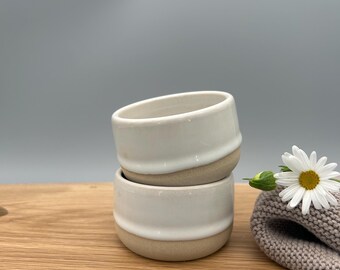 Taza de espresso // Hecha a mano // Arcilla beige // Esmalte blanco // 140 ml
