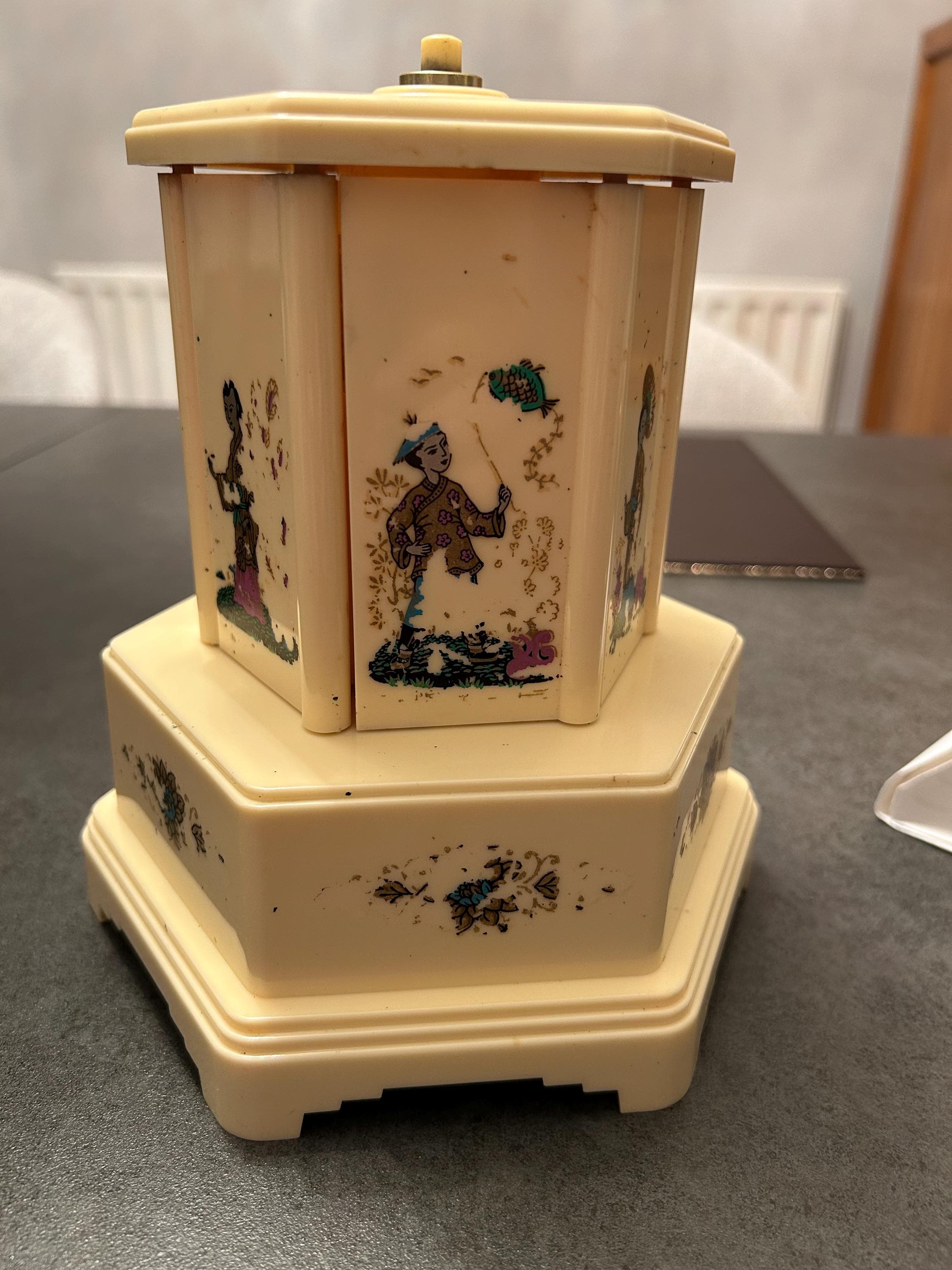Selcol Vintage Musical Cigarette Dispenser, in Good Working Order