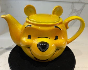 Walt Disney Showcase Collection CARDEW Winnie The Pooh Face Ceramic Teapot 2000