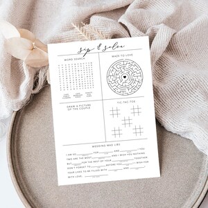 Puede incluir: Un juego de boda imprimible con cuatro actividades: búsqueda de palabras, laberinto, tres en raya y frases locas de boda. El juego está impreso en papel blanco con tinta negra.