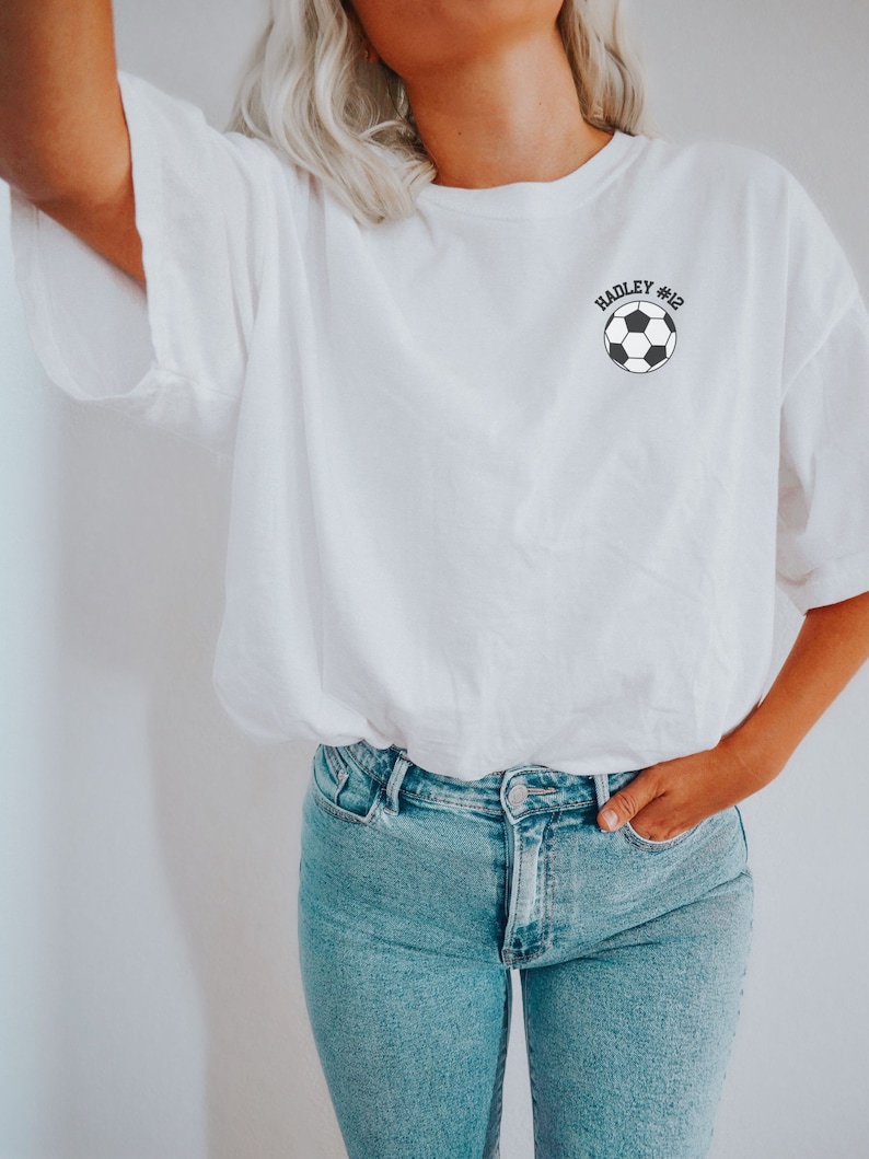 Komfort Farben, personalisiertes Fußball-Mama-Shirt, benutzerdefiniertes Fußball-Shirt, personalisiertes Fußball-Shirt, benutzerdefiniertes Fußball-Shirt, Nummer-Fußball-Shirt White