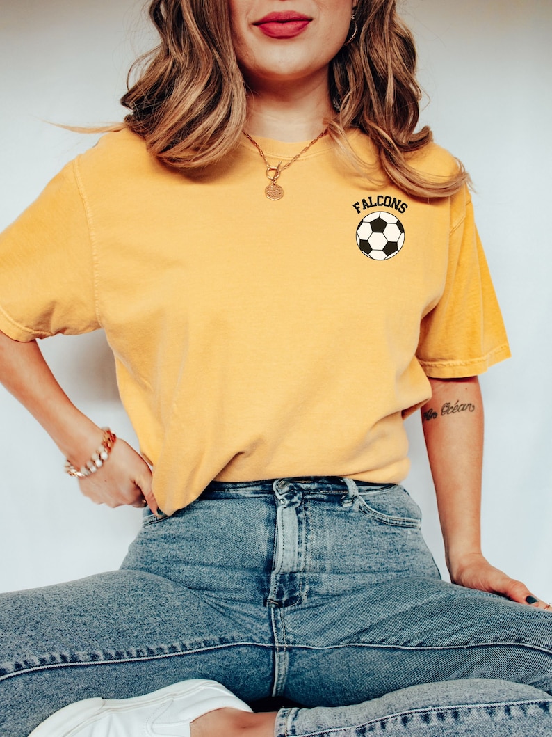 Komfort Farben, personalisiertes Fußball-Mama-Shirt, benutzerdefiniertes Fußball-Shirt, personalisiertes Fußball-Shirt, benutzerdefiniertes Fußball-Shirt, Nummer-Fußball-Shirt Mustard