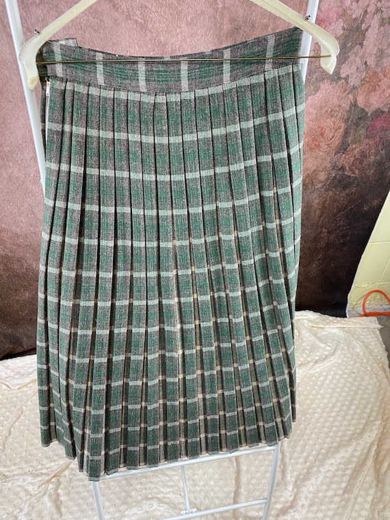 Jonathan Logan Green Gray Tartan Plaid Pleated Mid