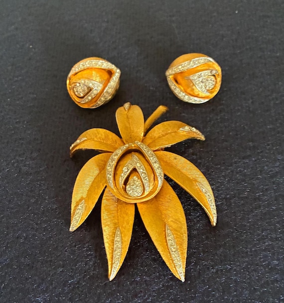 Vintage Coro Craft Rhinestone Flower Brooch & Ear… - image 1