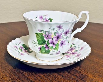 Vintage ROYAL ALBERT~ Tea Cup & Saucer Set Bone China Sweet Violets - Gold Trim