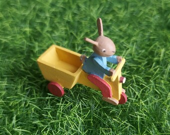 Lapin sur tricycle