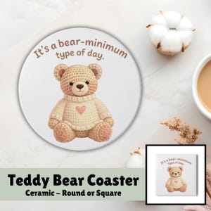 Puede incluir: Un juego de tres tazas de cerámica con un acabado mate moteado. Las tazas son de color crema, gris claro y gris oscuro. Cada taza tiene un diseño simple y minimalista y un asa redondeada.