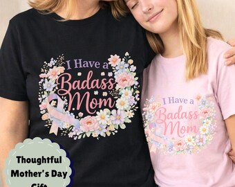 Maglietta "I Have a Badass Mom" / Maglietta regalo per la festa della mamma / Maglietta con nastro floreale Comfort Colors 1717 / Top di supporto per la mamma con stampa acquerello pastello