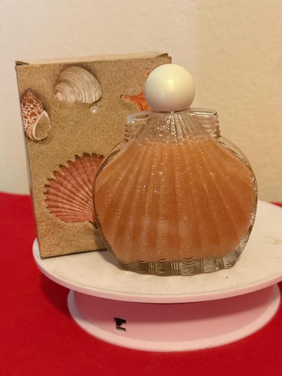 Vintage Avon Sea Legend Roses Roses Creamy Bath Foam Shell Bottle