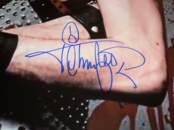 tommy lee signature