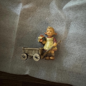 Goebel Hummel “Surprise Visit” Figurine