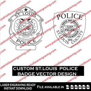 Può includere: Disegni vettoriali in bianco e nero di distintivi della polizia di St. Louis. Un distintivo presenta due orsi e la scritta "Metropolitan Police". L'altro distintivo è uno scudo con la scritta "To Serve and Protect". È presente anche il testo "Custom St. Louis Police Badge Vector Design".
