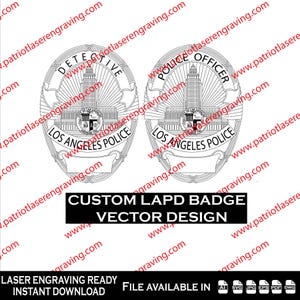 以下が含まれることがあります： 2つのLAPDバッジのベクターデザイン。1つのバッジには「刑事」、もう1つには「警察官」と書かれています。どちらのバッジにもロサンゼルス市警の紋章と「Los Angeles Police」の文字が描かれています。画像には「Custom LAPD Badge Vector Design」の文字も含まれています。