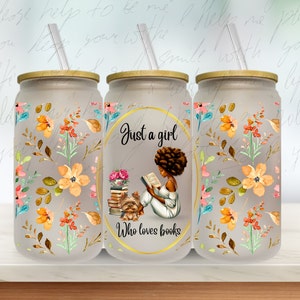 Just A Girl who Loves Books Glass Can Wrap Schwarz Frauen libbey glass cup PNG Wildblumen Black Girl Magie Eiskaffeetasse Buchliebhaber png